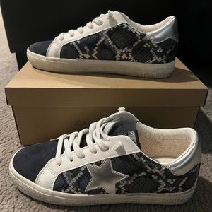 Vintage Havana Anais sneaker size 7 1/2.